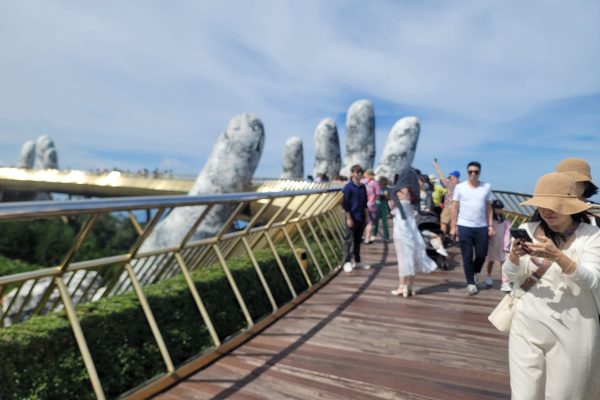 Bà Nà và Cầu vàng cả ngày